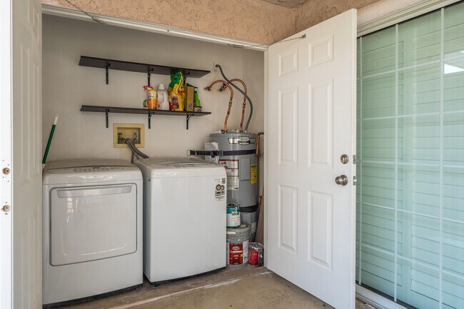 Building Photo - 505 S Farrell Dr