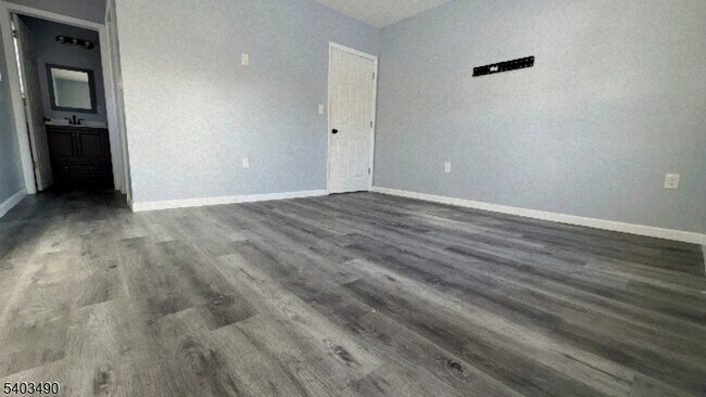 Building Photo - 736 E 28th St