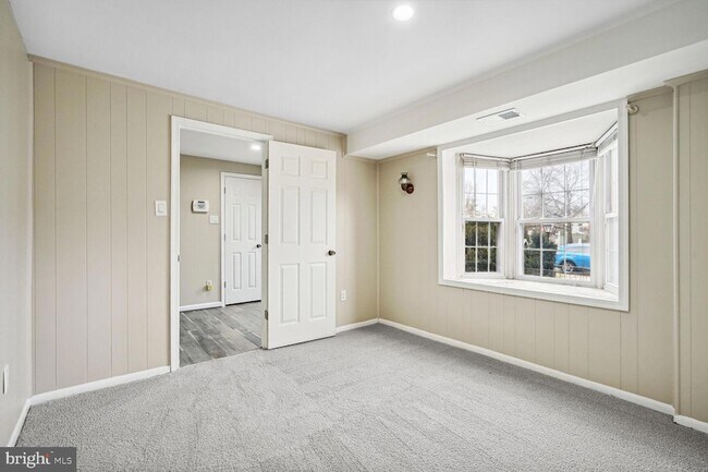 Building Photo - 8102 Pinelake Ct