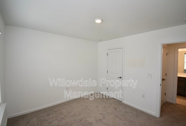 Building Photo - 2534 Hutch Ln