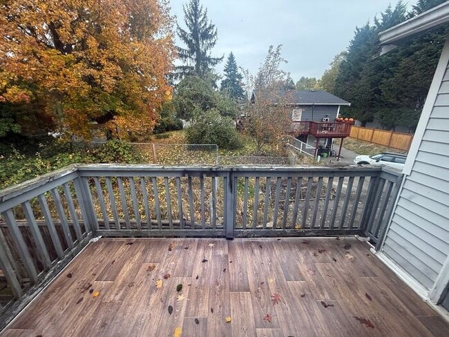 Building Photo - Well-Maintained 2 bed, 2 bath unit in 4-Plex in Desirable Auburn Neighborhood!