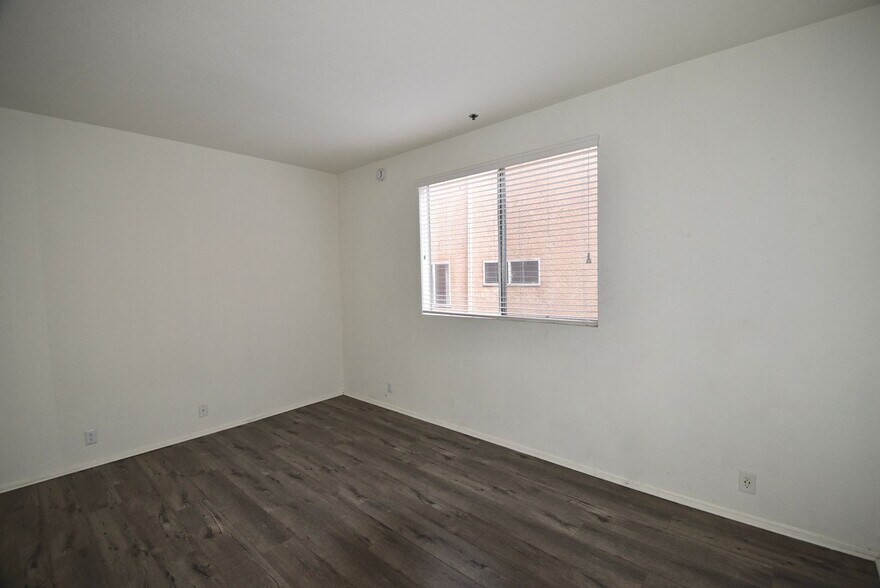 Building Photo - 11107 La Maida St