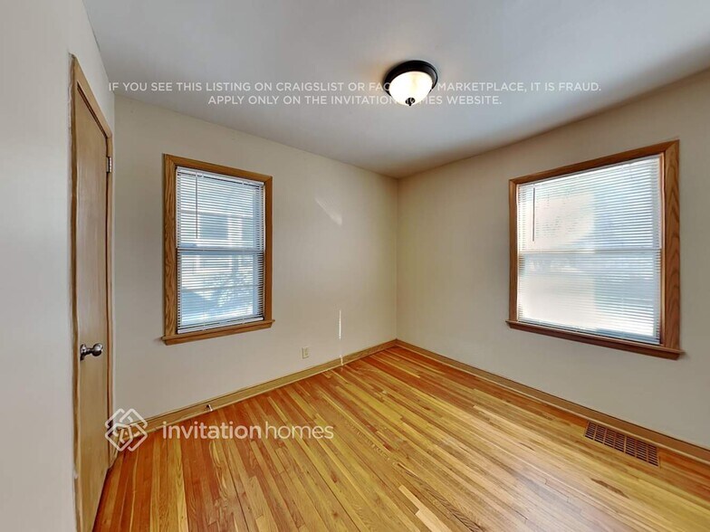 Building Photo - 5513 27th Ave S