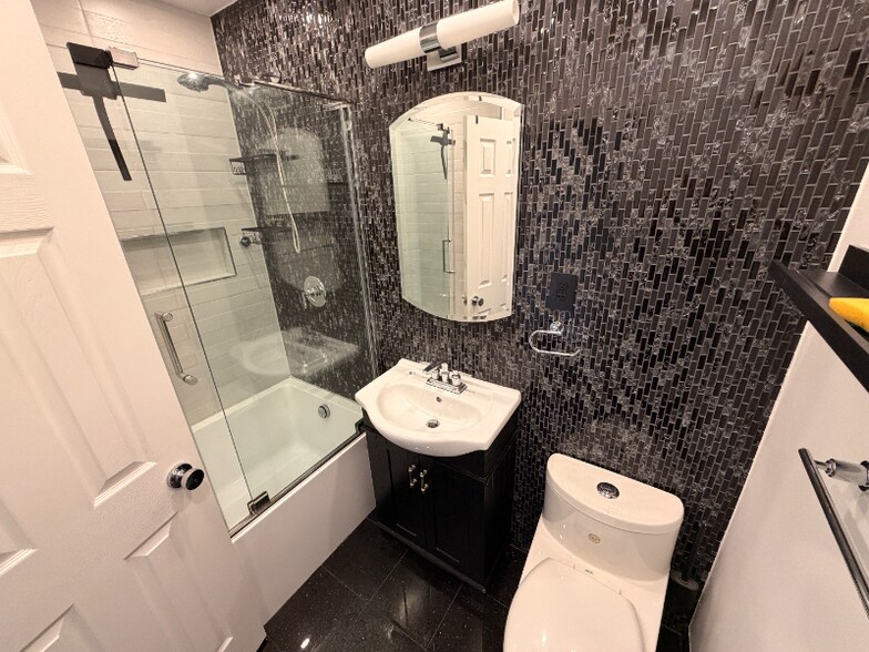 Building Photo - 1902 Barnes Ave