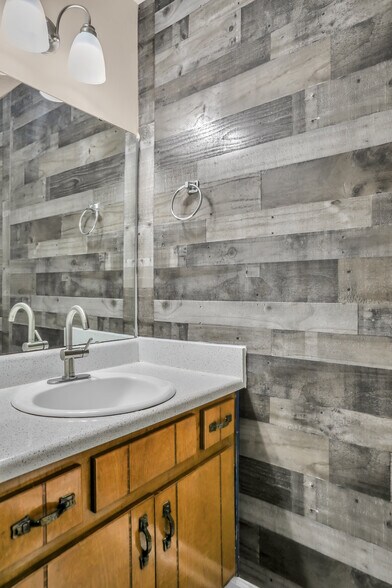 Building Photo - 5795 Sheldon Ct