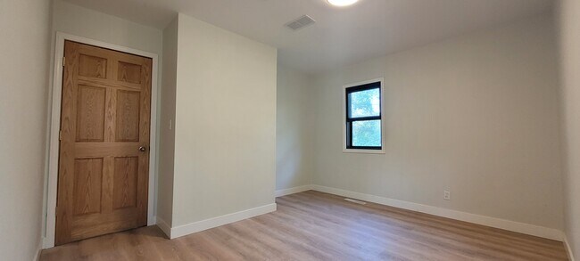 Building Photo - 10051 Magnolia St NW