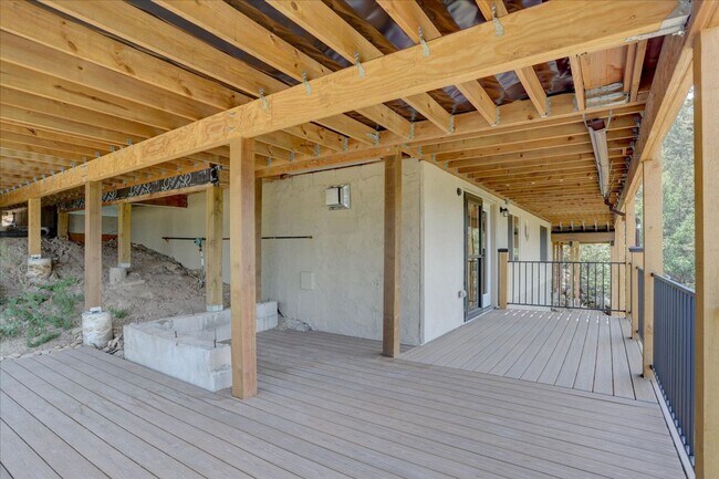 Building Photo - 85 Santa Fe Mountain Rd