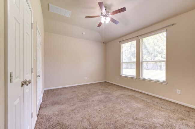 Building Photo - 15727 Whisper Woods Dr