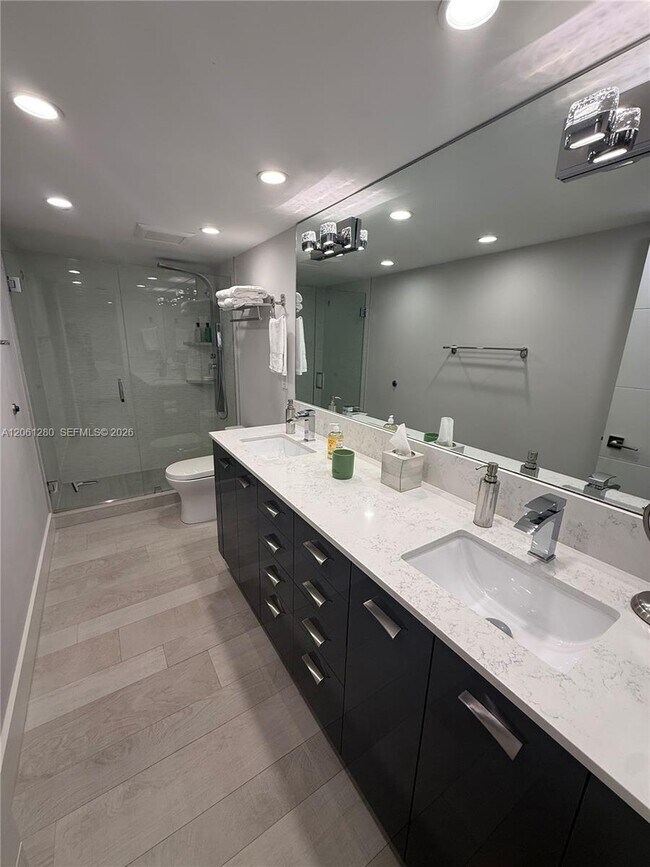 Building Photo - 5555 Collins Ave