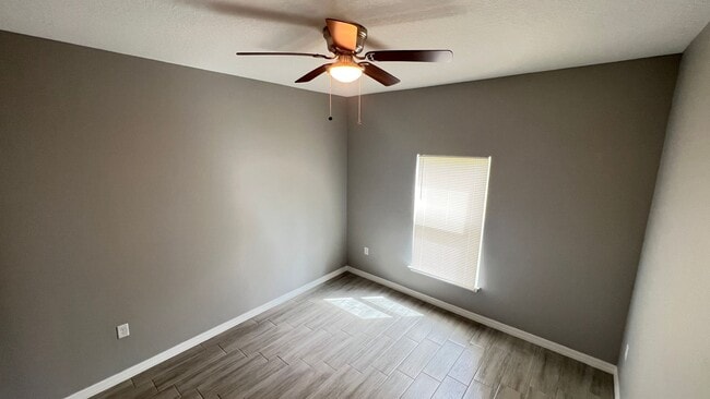 Building Photo - AWESOME 3 Bedroom, 2 Bathroom Home in Beautiful Palm Bay!!