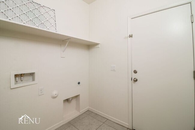 Building Photo - 35438 W San Capistrano Ave