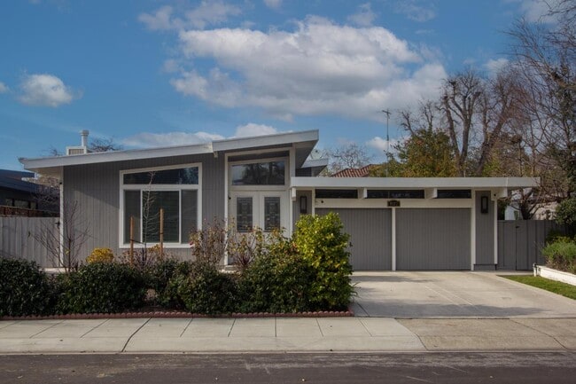 Building Photo - 827 Richardson Ct