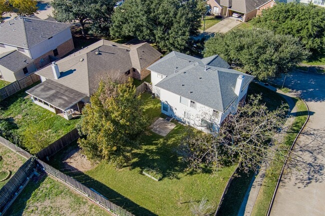 Building Photo - 17103 Canterbury Green Ct