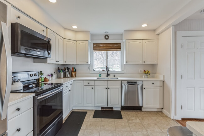 Building Photo - 15 Sols Point Rd