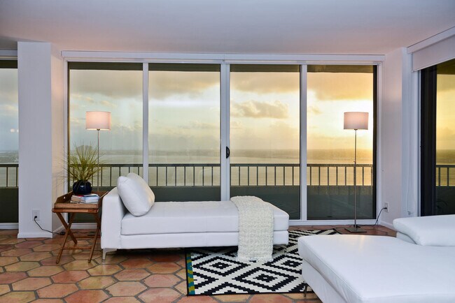 Building Photo - 5510 N Ocean Dr