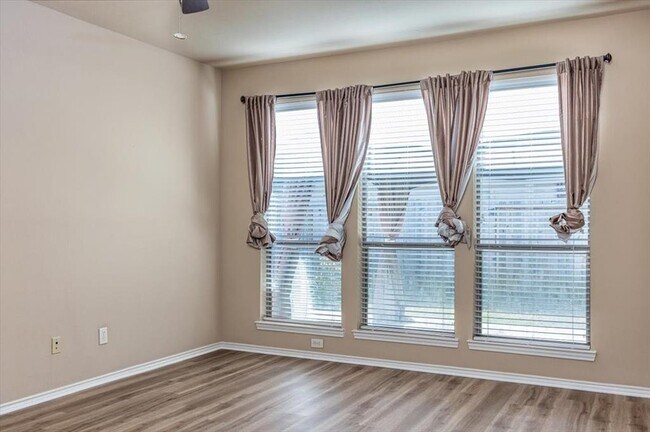Building Photo - 4531 Long Creek Dr