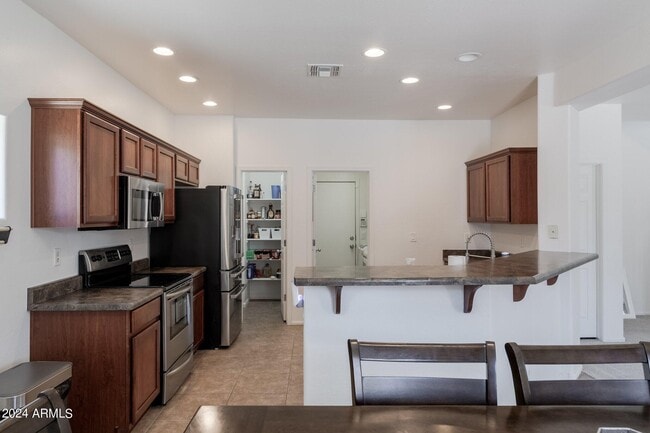 Building Photo - 44175 W Knauss Dr