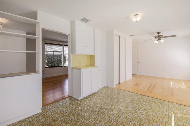 Building Photo - 1515 Corona Dr
