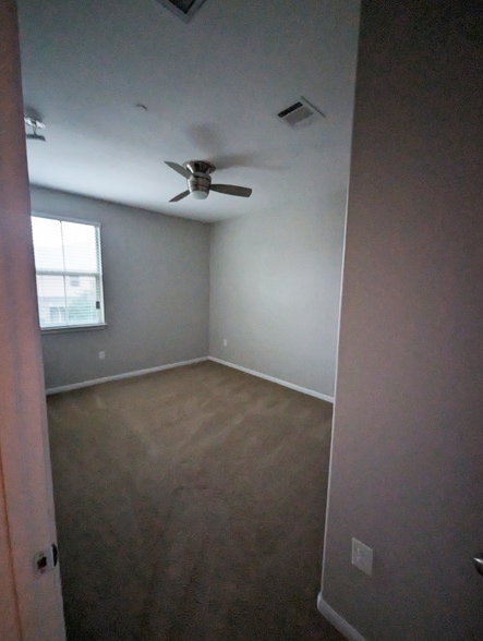 guest room 2 - 2880 Donnell Dr