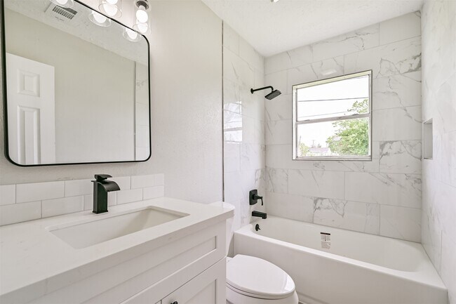 Building Photo - 5007 Northridge Dr