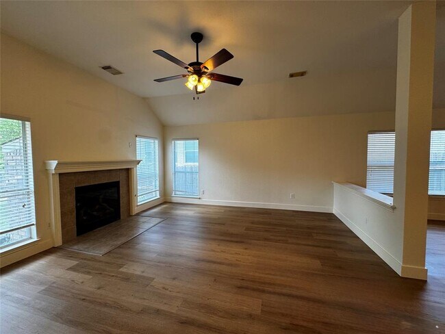 Building Photo - 1429 Scheider Dr