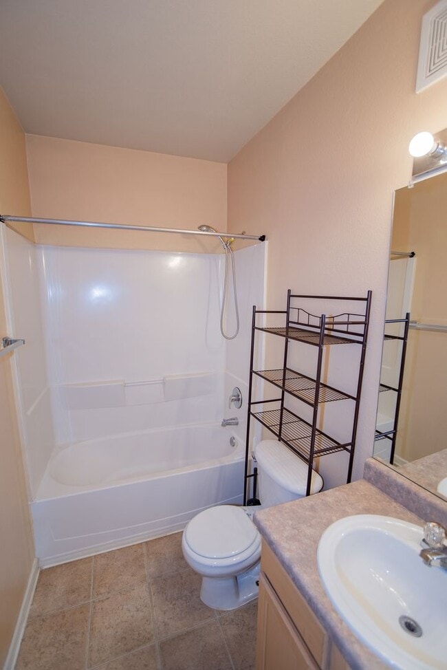 Building Photo - 2 Bedroom Suites Condo Near UNR