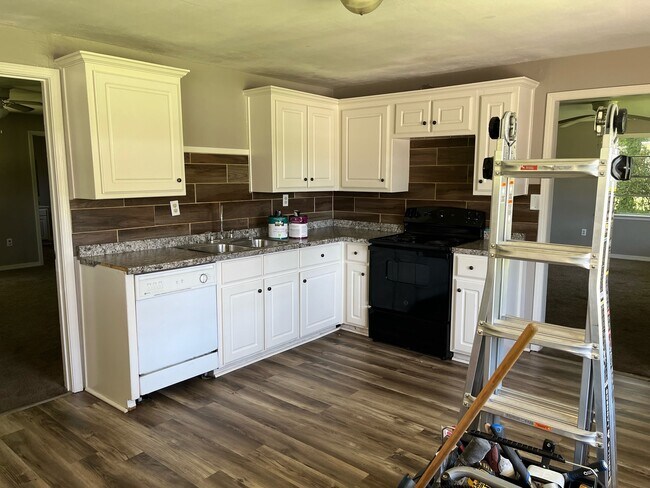 Building Photo - 3222 AR-367