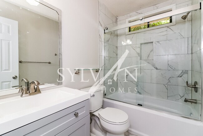 Building Photo - This is the home you've been waiting for!