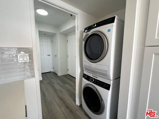 Building Photo - 10390 Wilshire Blvd