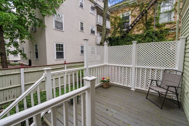 Building Photo - 53 Trowbridge St