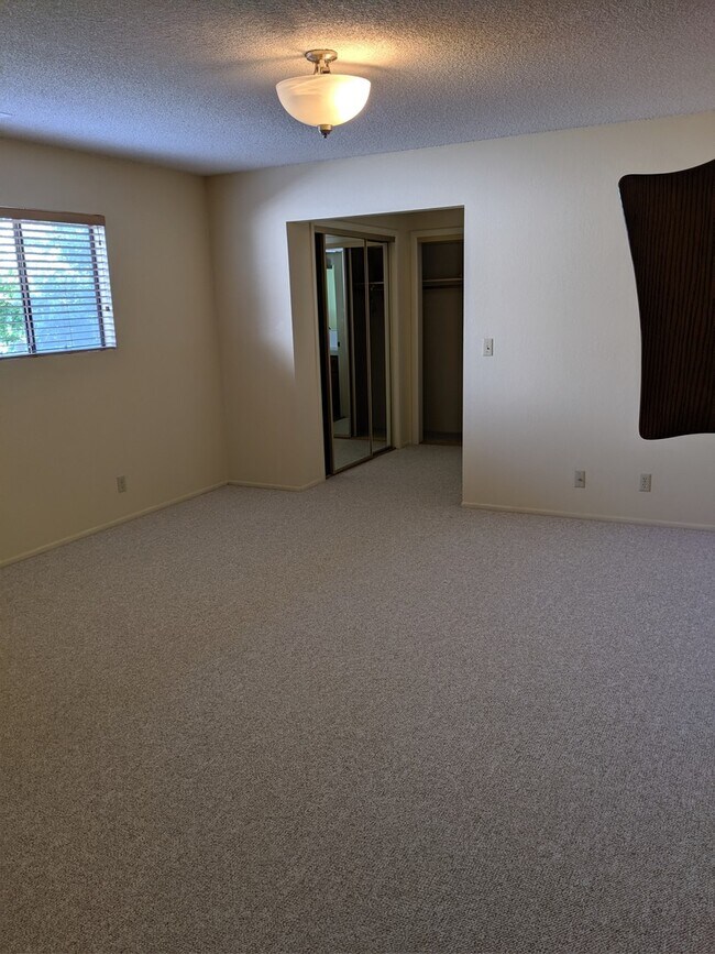 Building Photo - 203 Patricia Ct