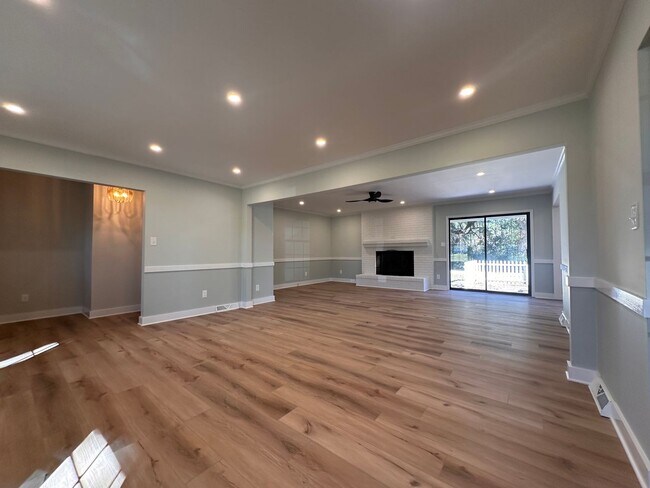 Building Photo - Home on High Tide