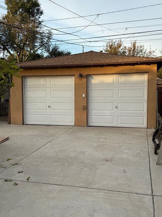 Building Photo - Charming 2 bedroom 1 bath, Monrovia