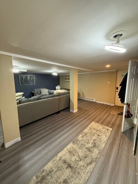 Entry way - 3716 Washington Pike