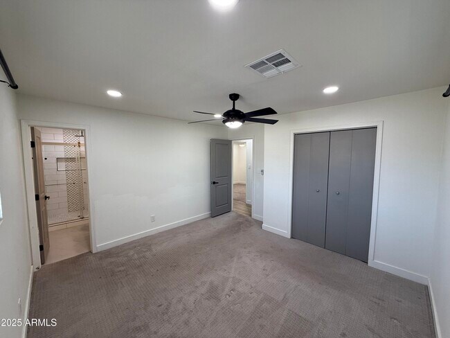 Building Photo - 301 N Apache Dr