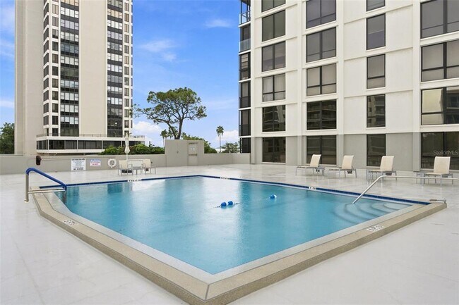 Building Photo - 707 S Gulfstream Ave