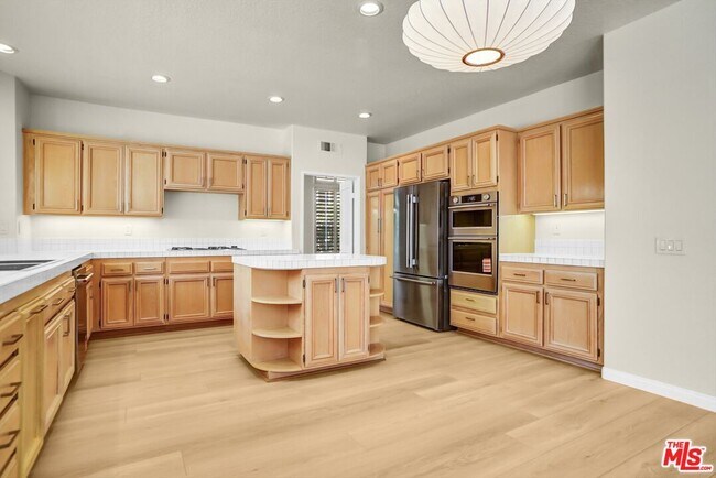 Building Photo - 2605 Country Ln