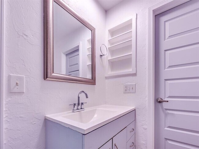 Building Photo - 6312 Overcourt Manor