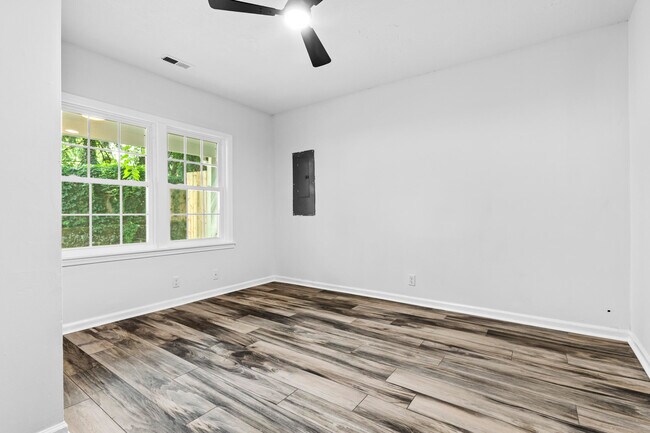 Building Photo - 317 Ross Ave