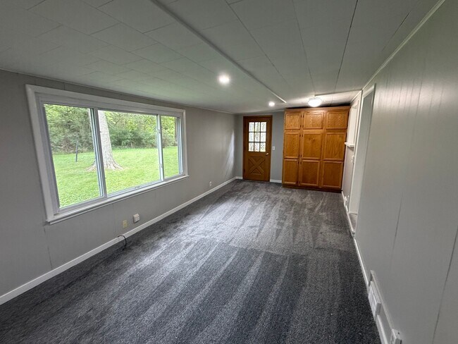 Building Photo - 802 Crestview Dr