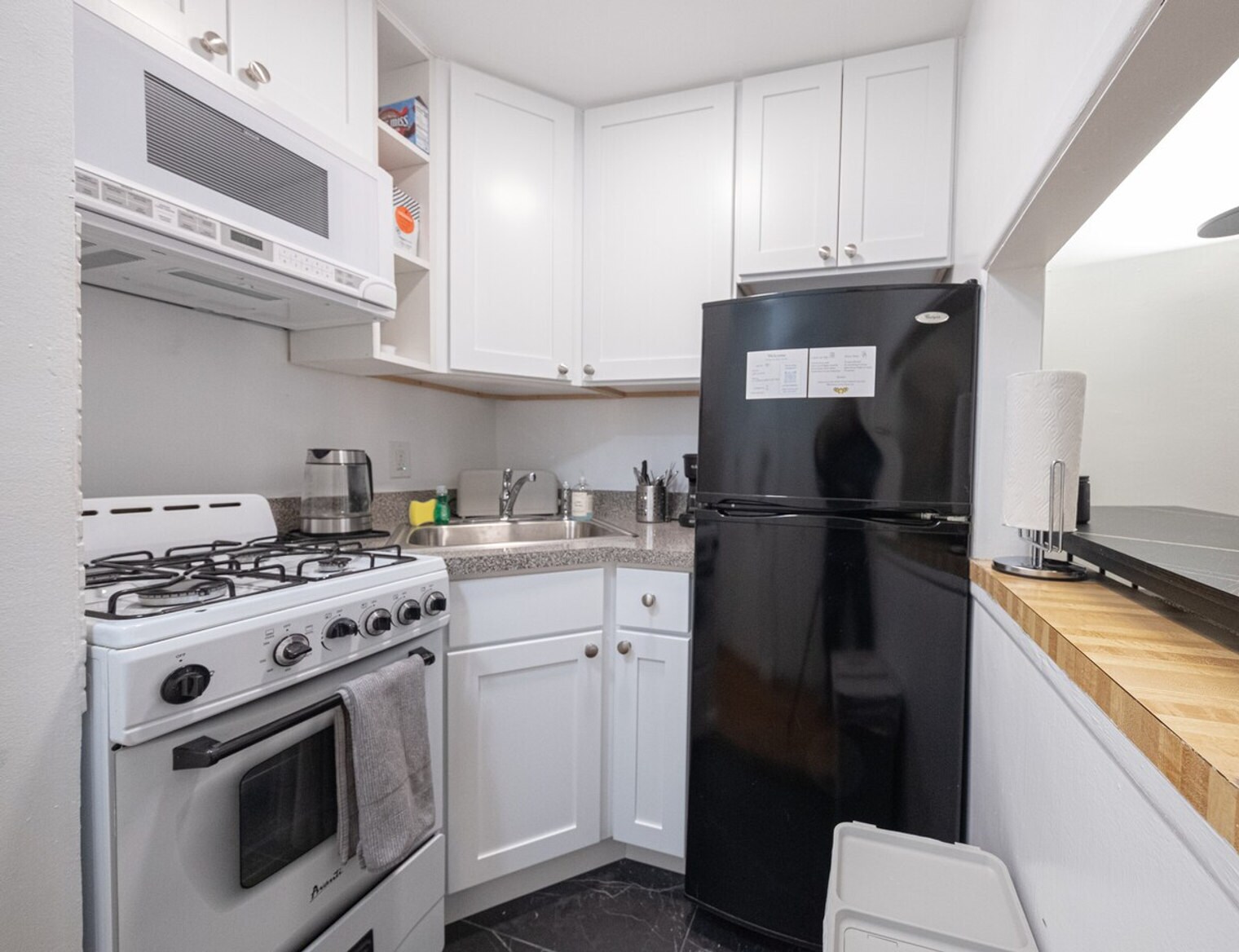 Building Photo - 330 E 74th St