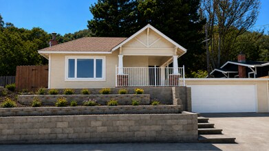 Building Photo - COMING SOON - Beautifully Remodeled Two Bedroom Napa Home