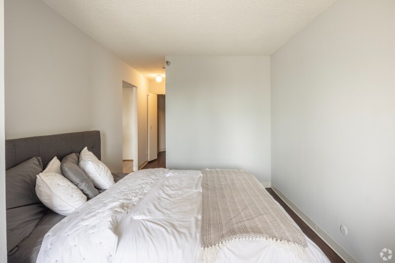 Building Photo - 439 E Ohio St