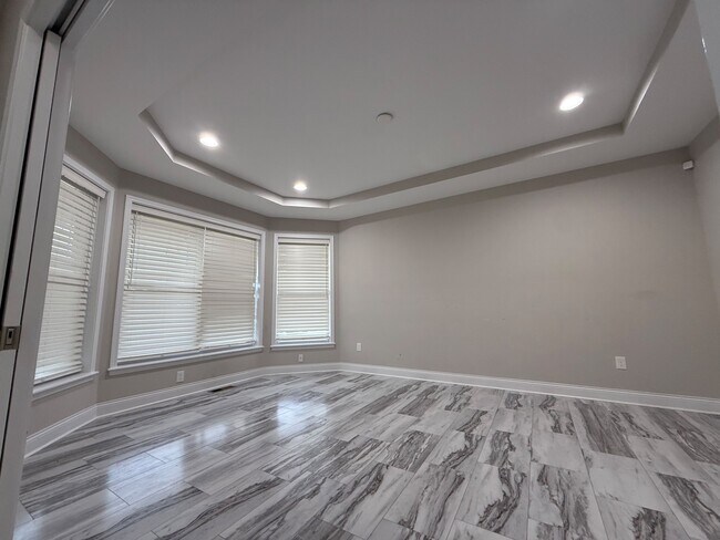 Building Photo - 6346 Walker Ct