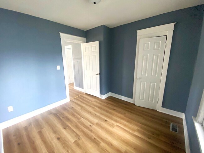 Building Photo - 528 Chenango St