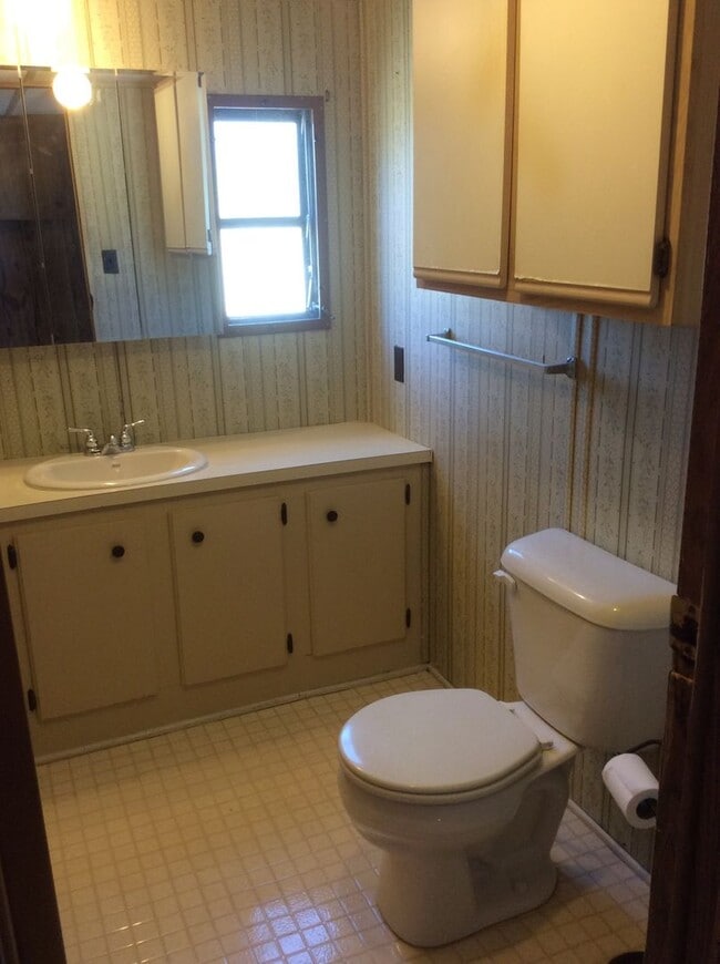 Building Photo - 358 White Oak Dr