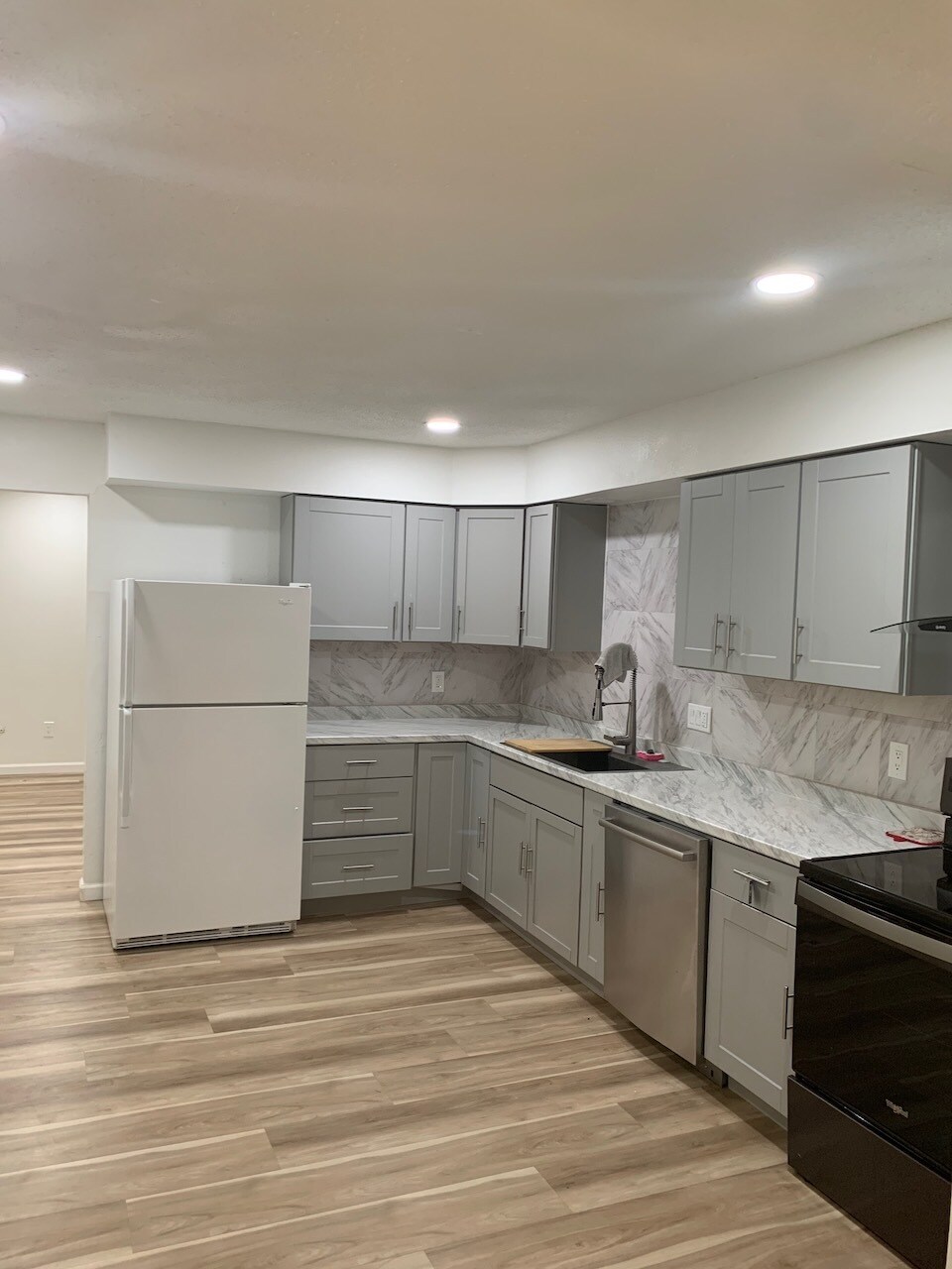 Building Photo - 5141 Inland Dr