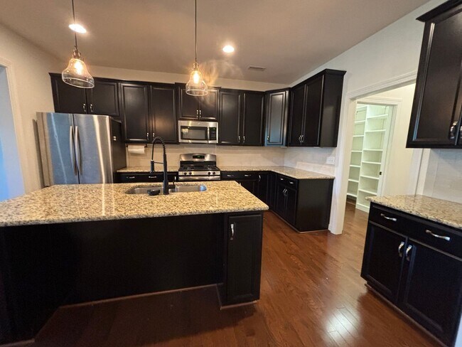 Building Photo - 4816 Village Walk