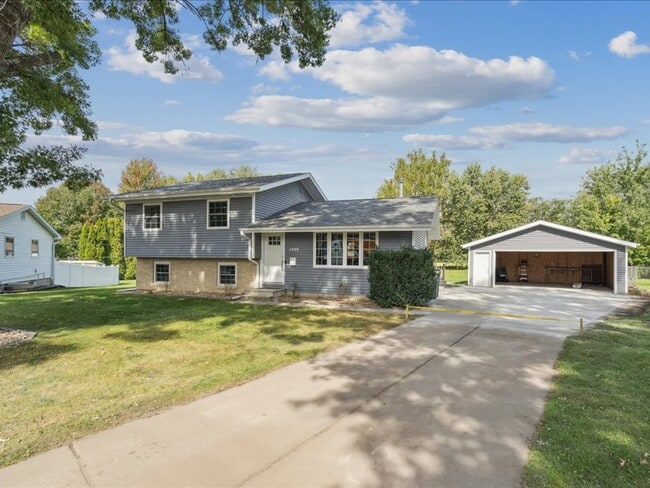 Primary Photo - 1429 Columbus Dr