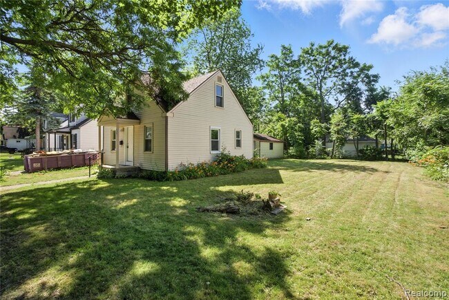 Building Photo - 429 W Bernhard Ave
